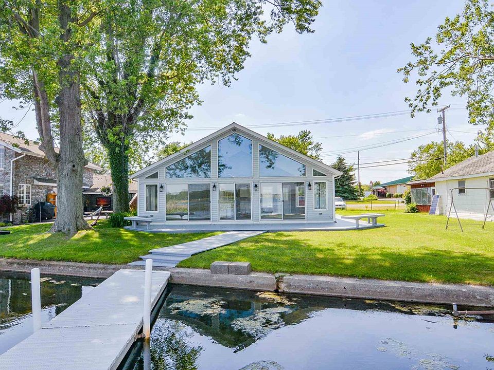 Wawasee Lakefront Home