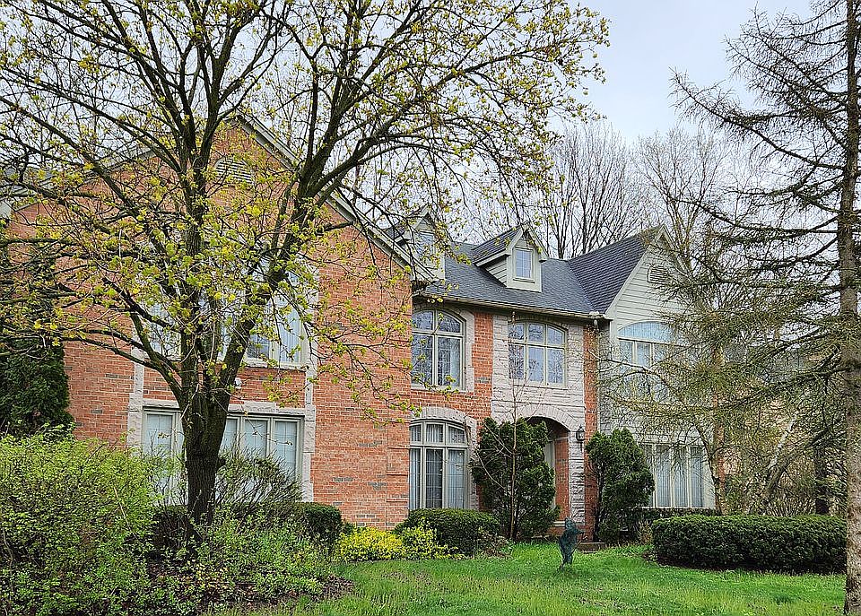 2nd image of 834 Lakewood Dr