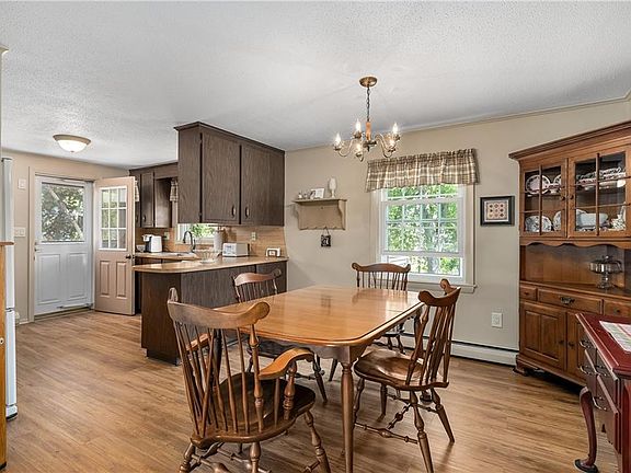 5th image of 29 Raymond Dr
