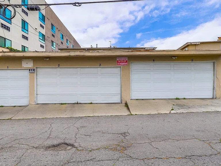Secure, Stylish Property Near Leimert Park & Baldwin Hills — Photo 12