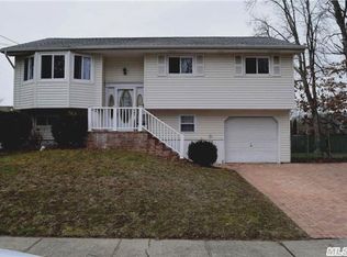 1696 Fairfax Ave, West Islip, NY 11795