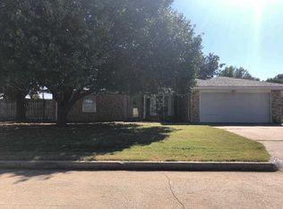 6702 NW Westaire Cir, Lawton, OK 73505