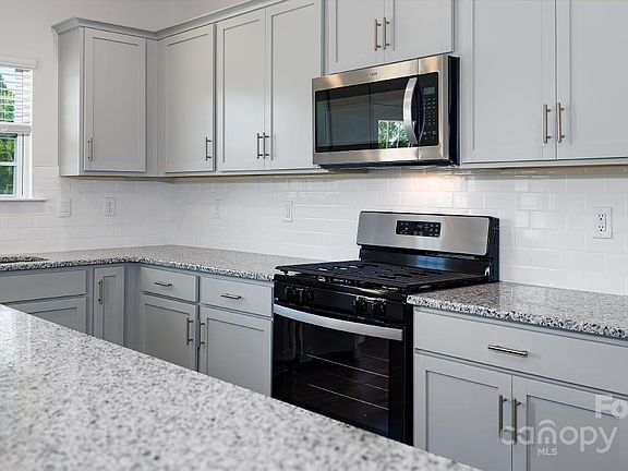 4th image of 147 Giant Oak Ave