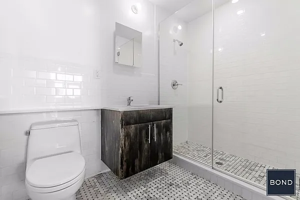Rented by Bond New York | media 25