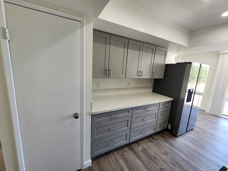 626 N Isabel St #301 — Photo 3