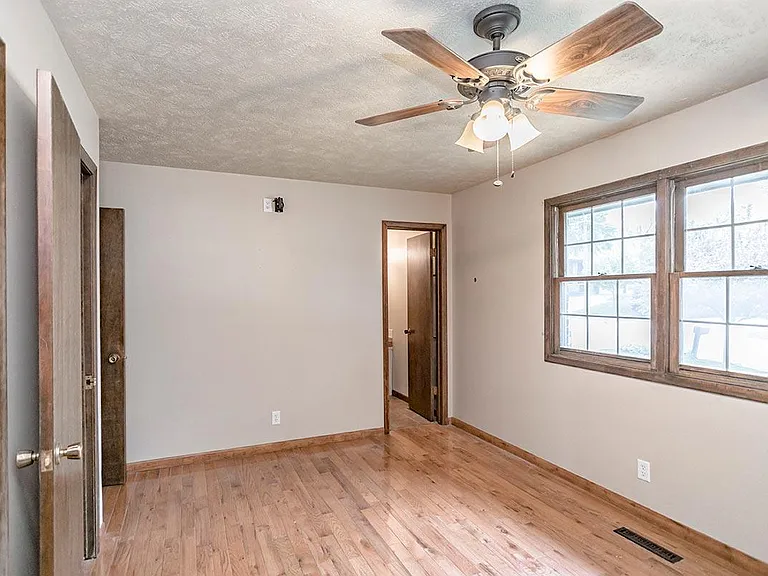 4010 Teri Ln — Photo 8