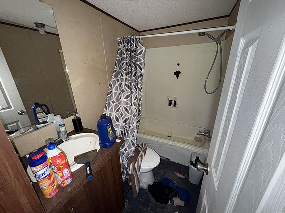 2nd image of 636 Eakins Rd
