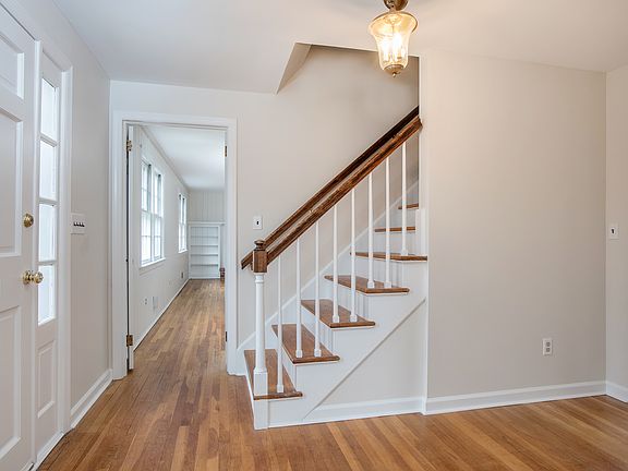 4th image of 97 Southwood Dr