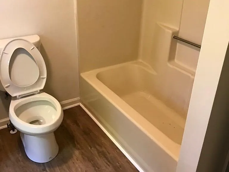 48 Russell St — Photo 3