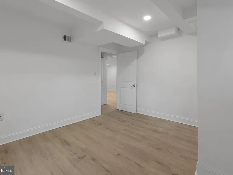 3284 Annandale Rd — Photo 29