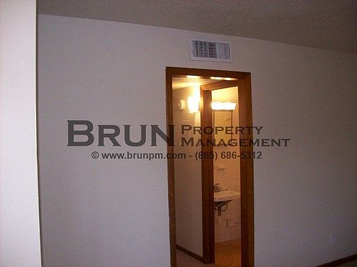 3rd image of 2716 Holbrook Dr APT 3A
