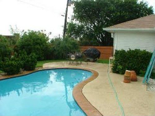 3rd image of 613 Blair Dr