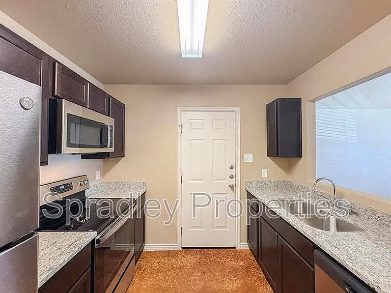 1004B Kerr Ct — Photo 4
