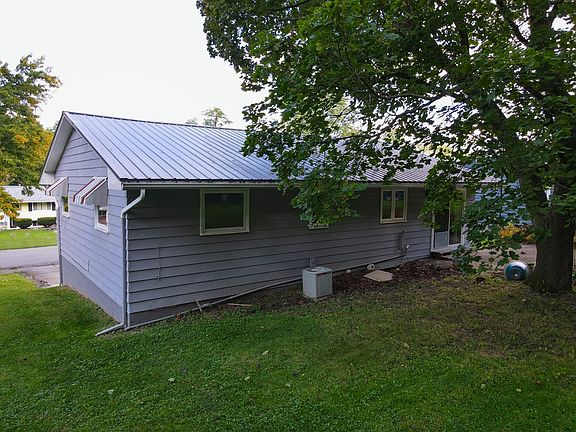 3rd image of 406 Brenda Dr