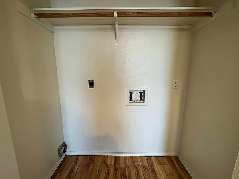 1701 Benttree Dr — Photo 17