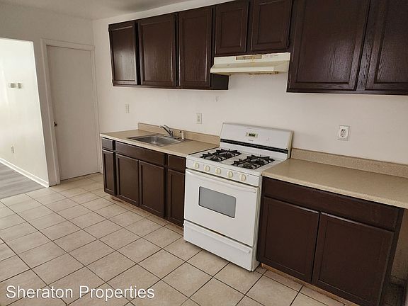5th image of 935 N Pine St
