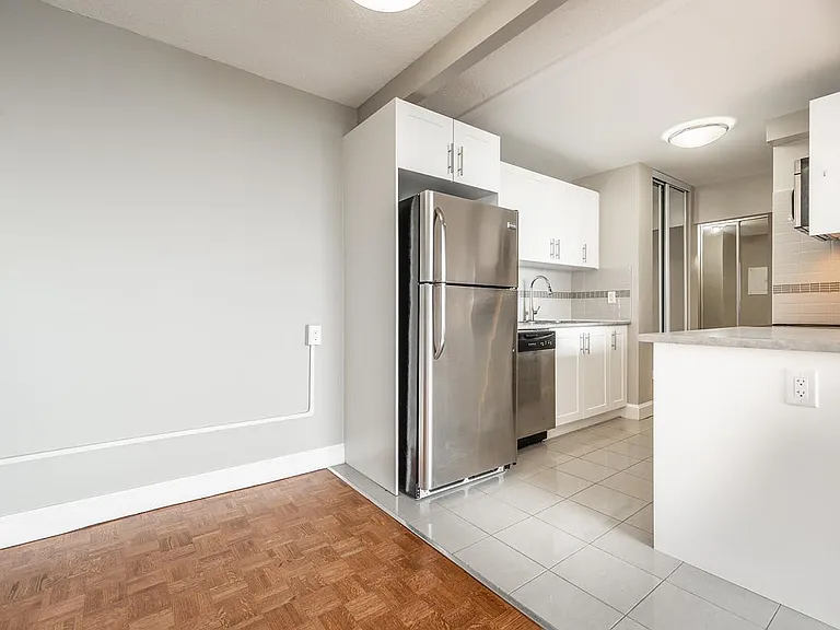 350 Douglas St — Photo 46