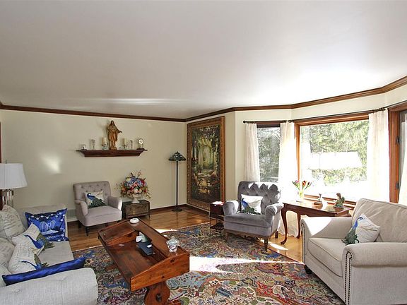 4th image of 12 Woodland Cir