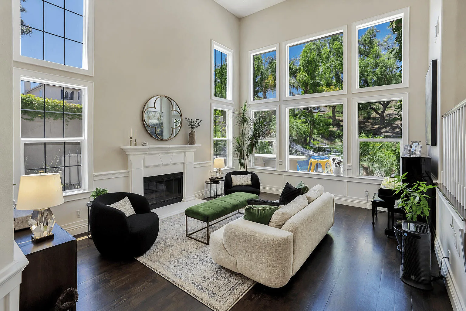 4 bed, 3660 sqft, $12,550 — Photo 3