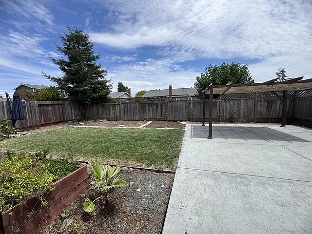 1448 Pleasant St — Photo 31