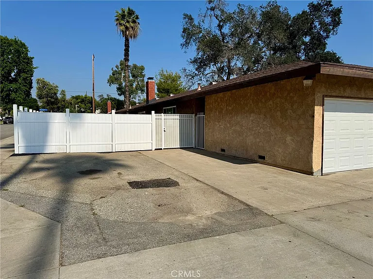 357 N Vermont Ave — Photo 17