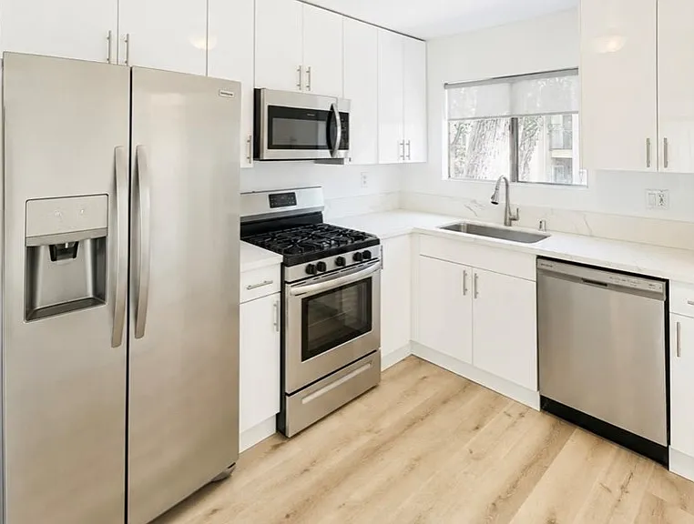 10331 Lindley Ave #120 — Photo 3