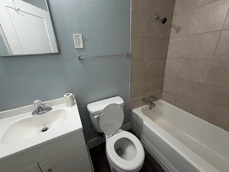 1300 Robin Hood Ln — Photo 9