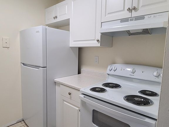 4th image of 1080 N Benoist Farms Road #107