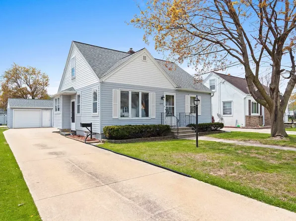 1299 Desnoyers St, Green Bay, WI 54303