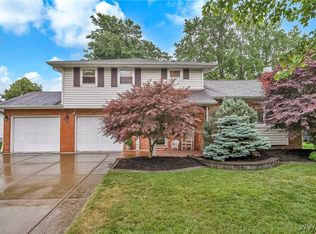 17 Treehaven Rd, West Seneca, NY 14224