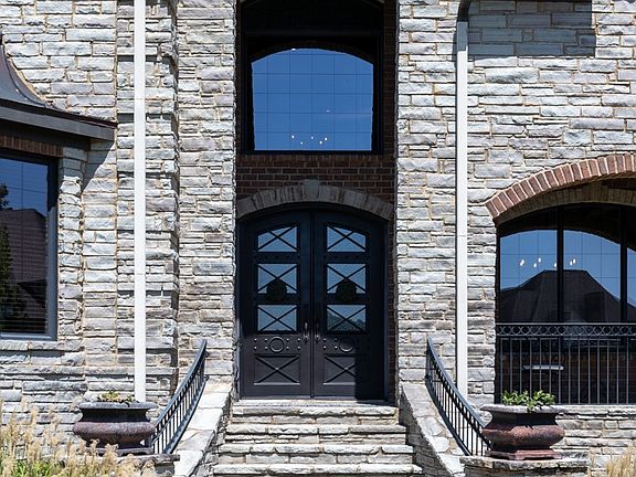 3rd image of 107 Glenhaven Ct