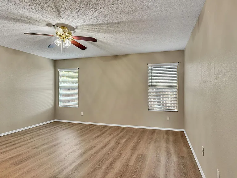 2124 Blanco Ln — Photo 20
