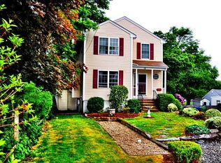 15 Cliff Rd, Warwick, RI 02889