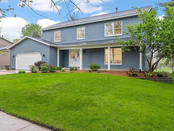 3rd image of 362 Cambridge Dr NE