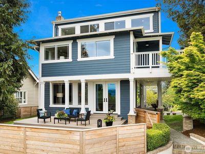 915 30th Avenue S, Seattle, WA, 98122