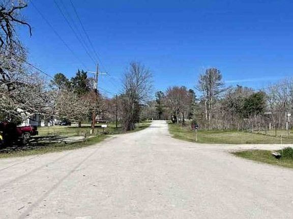 Exterior Neighborhood (street photo)