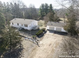 11185 E Colby Rd, Crystal, MI 48818