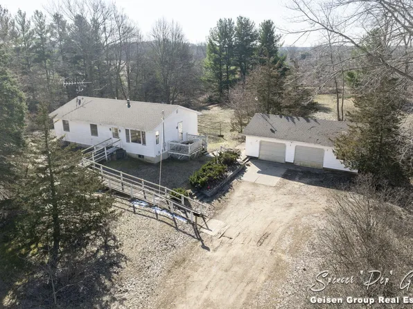 11185 E Colby Rd, Crystal, MI 48818