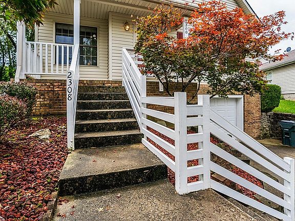 3rd image of 2308 Country Hills Cir