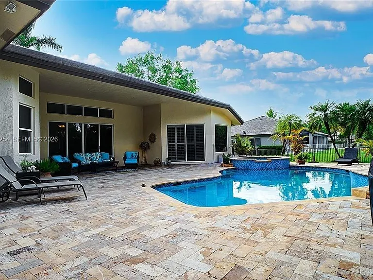 6807 NW 66th Way — Photo 35