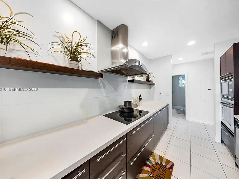 7928 East Dr #305 — Photo 9