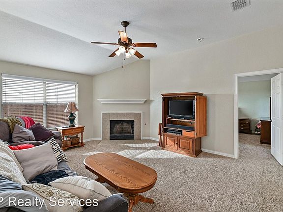 5th image of 2825 Dawn Dr