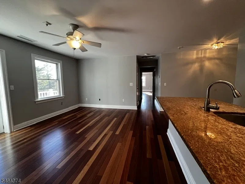 2 bed, 1.0 bath, 850 sqft, $2,800 — Photo 3
