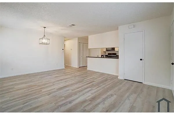 Building Photo - 2500 Florida Ln