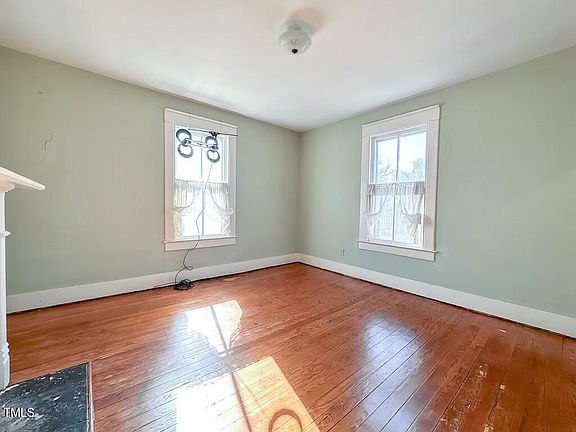 35th image of 302 Halifax St