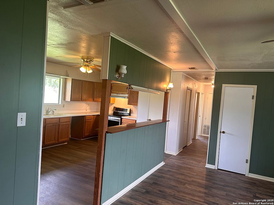 2nd image of 1219 Weil