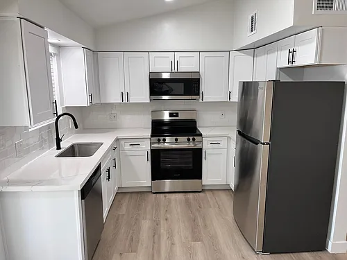 2555-2579 E Water St Photo 1