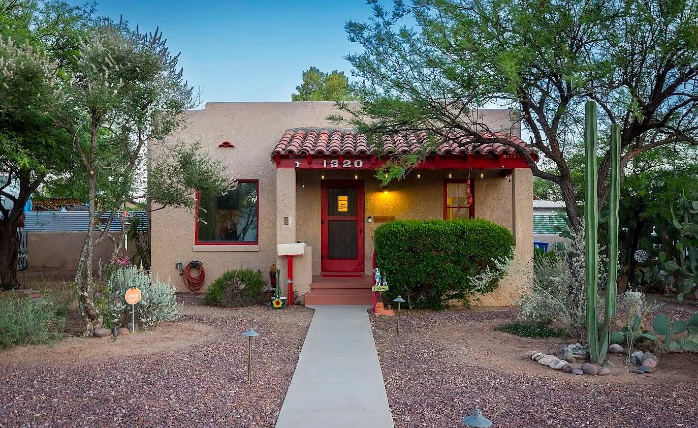 1320 E Hampton St — Photo 1