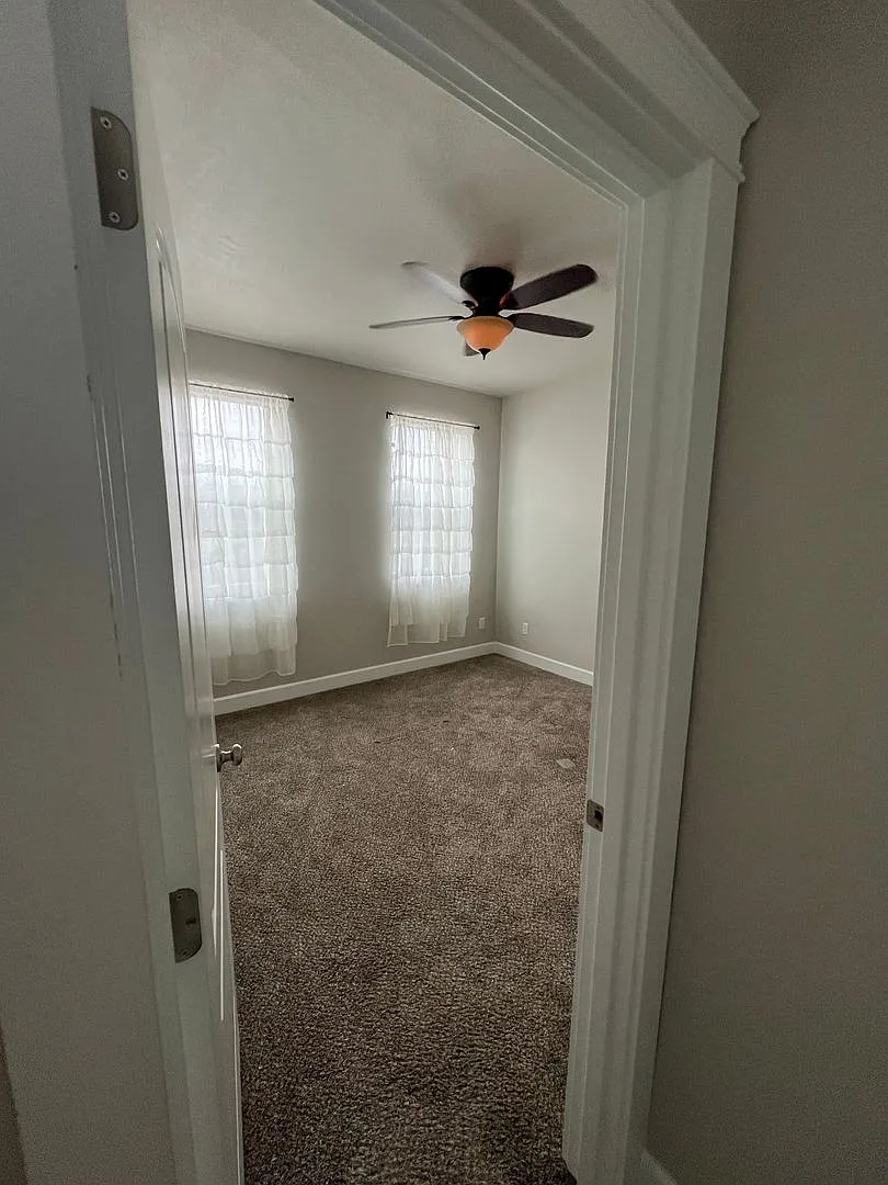 4 bedroom 2 bath, Quincy — Photo 2