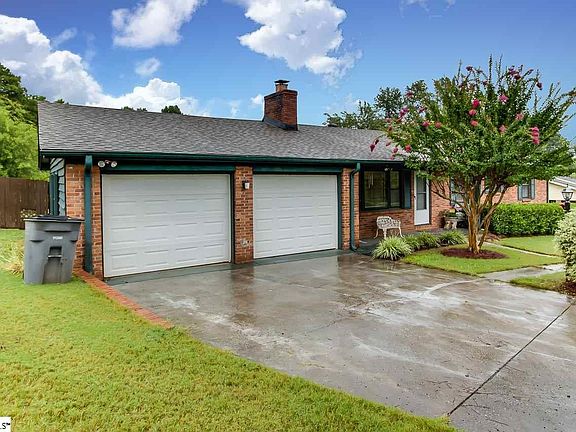 3rd image of 120 Pennwood Ln